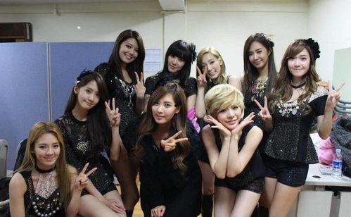 洛阳女孩吃瓜事件,网络热议背后的真相与反思