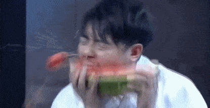 激动吃瓜的样子,吃瓜群众狂欢现场！